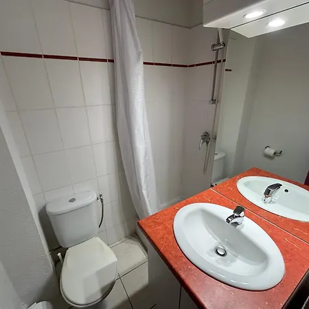 L'izard Piscine, Jacuzzi, Parking