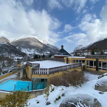 L'izard Piscine, Jacuzzi, Parking Cauterets